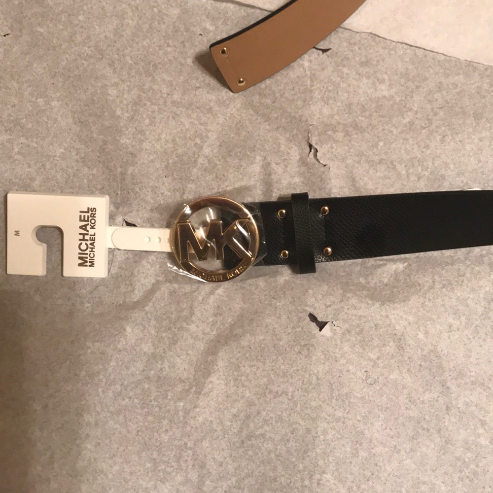 Michael Kors Logo Belt - Picture 2 of 4